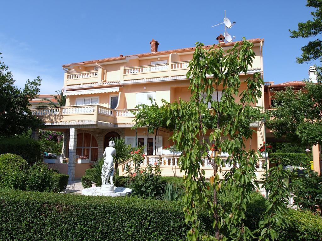Sandra Konukevi Rab Town